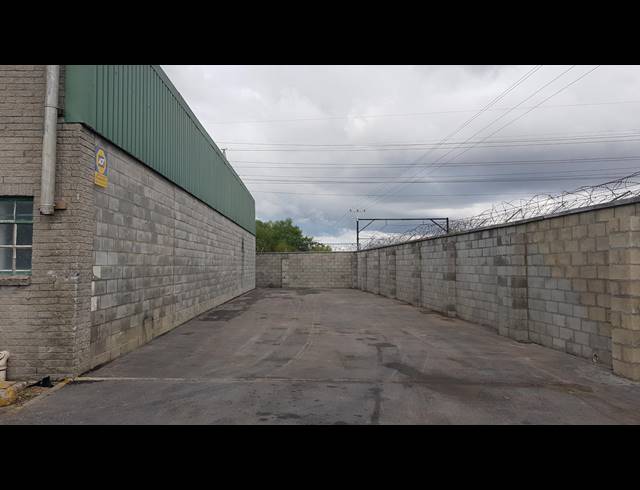 317M² FACTORY TO LET IN BLACKHEATH INDUSTRIAL